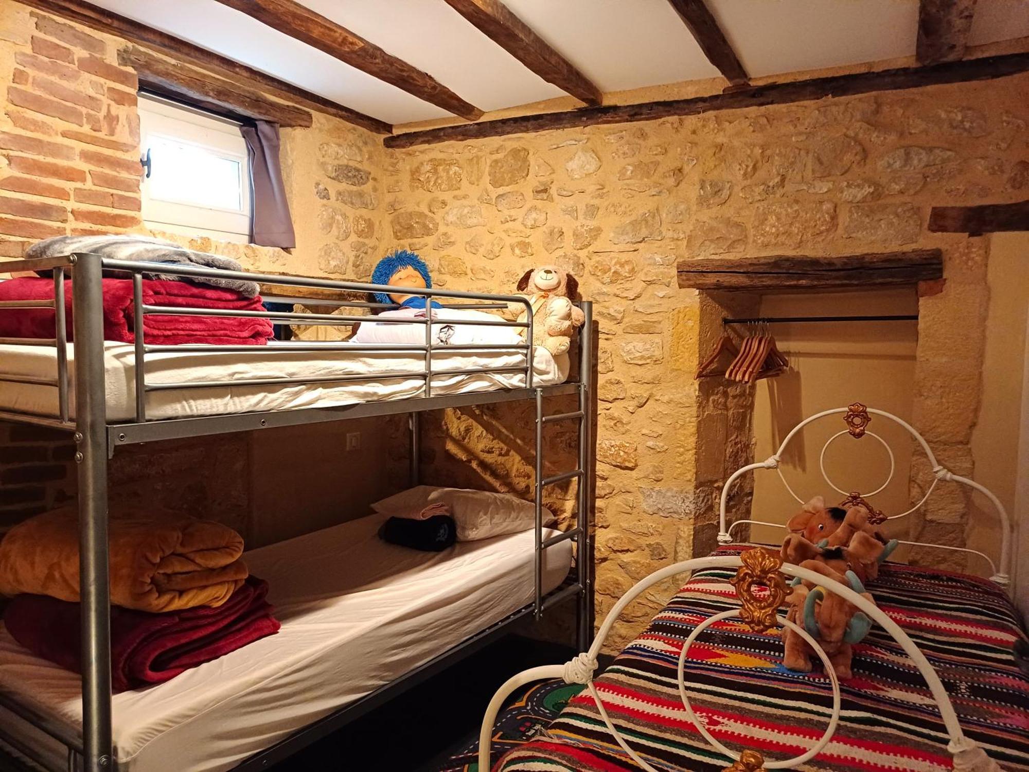 Au Pied Du Chateau - 5 A 11 Personnes - Baignade-Canoe-Piste Cyclable A 100 M Castelnaud La Chapelle Εξωτερικό φωτογραφία