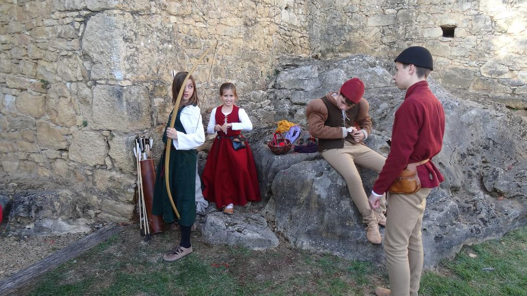 Au Pied Du Chateau - 5 A 11 Personnes - Baignade-Canoe-Piste Cyclable A 100 M Castelnaud La Chapelle Εξωτερικό φωτογραφία